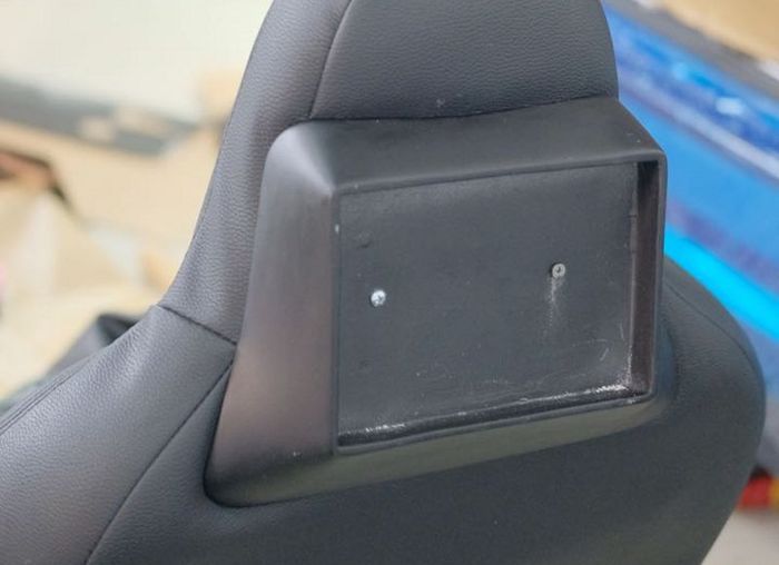 headrest monitor di kabin Daihatsu Sigra
