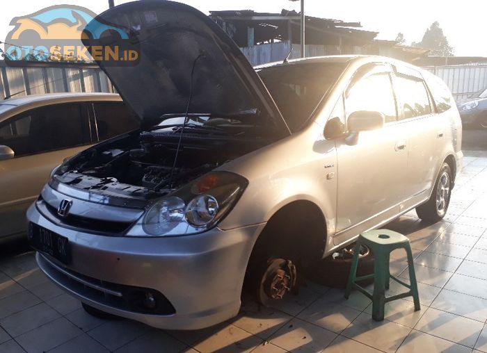 Honda Stream rawan kebocoran di power steering dan packing