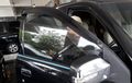 Cara Bersihkan Jendela Kaca Mobil Agar Tak Merusak Lapisan Kaca Film