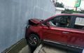 Wow! Ada Wuling Confero Tabrak Tembok, Temboknya Sampai Bolong