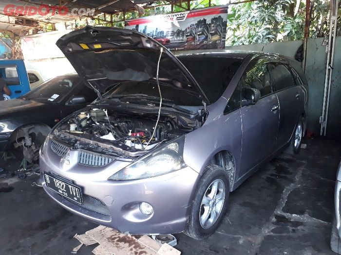 Salah satu Mitsubishi Grandis yang mengalami overheat