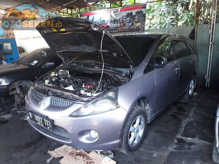 Salah satu Mitsubishi Grandis yang mengalami overheat