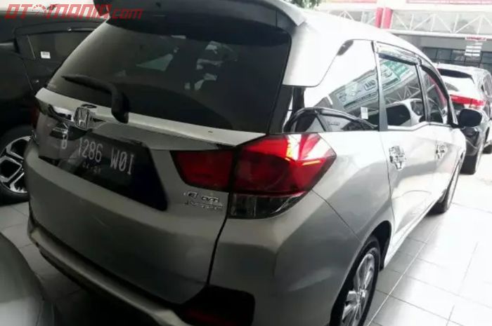 Tampak belakang Honda Mobilio 2015