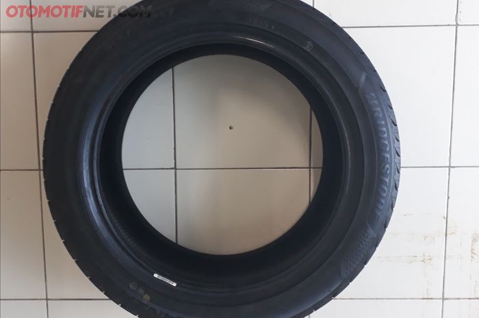 Ban cadangan atau serep mobil ada dua jenis; full size dan space saver tire