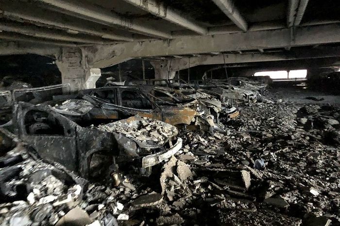 Mobil yang hangus akibat terbakar