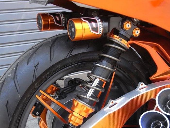 Kaki-kaki belakang Honda PCX150 