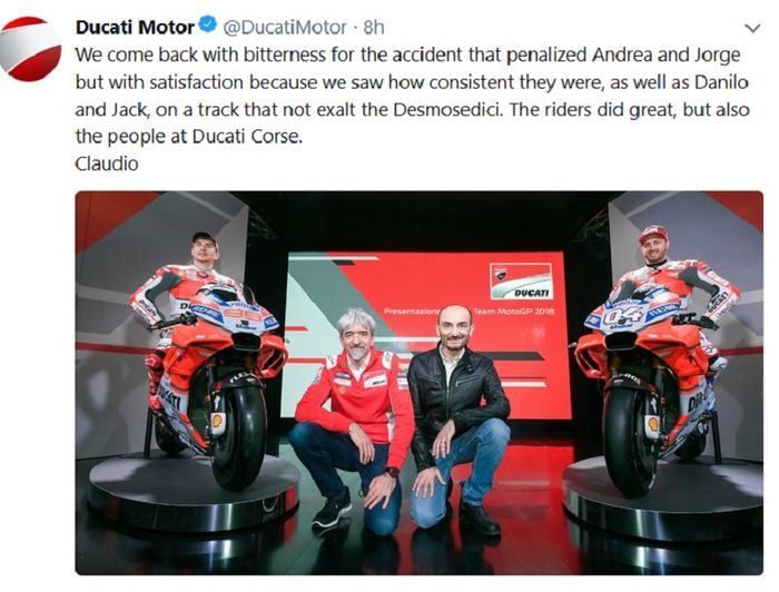 Claudio Domenicali (kanan jongkok) respon kejadian MotoGP Spanyol