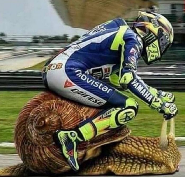 Valentino Rossi balapan pakai keong