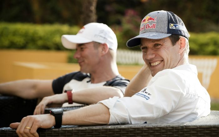 Sebastien Loeb dan Sebastien Ogier bertemu di reli Meksiko, keduanya tersenyum mengingat perseteruan masa lalu