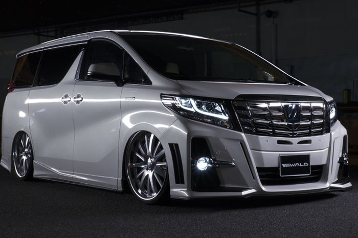 Toyota Alphard dengan body kit dari Wald