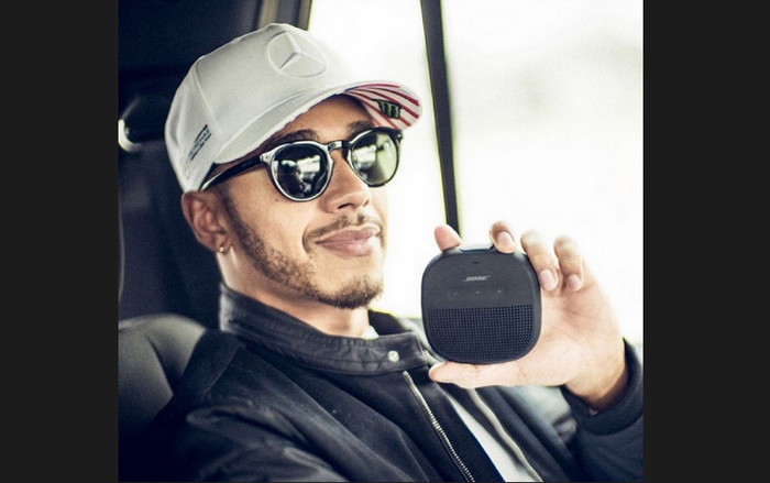 Kegemarannya mendengar musik, membuat Lewis Hamilton di-endorse produk audio asal Amerika, Bose