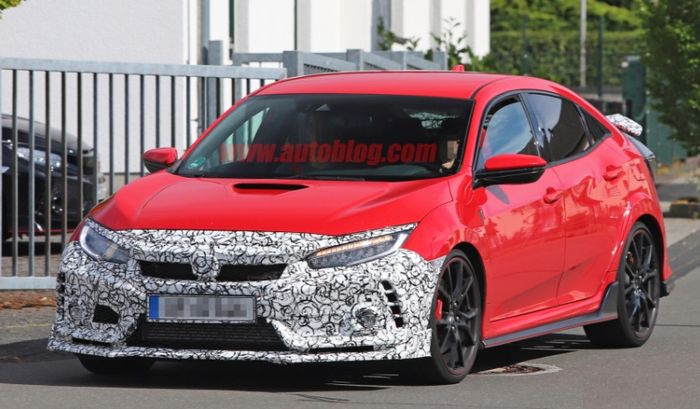 Bagian fascia juga ditutup stiker kamuflase