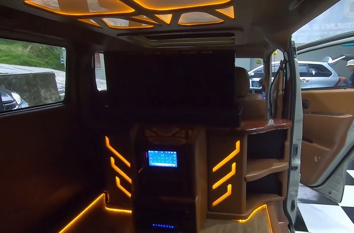 Tampilan kabin modifikasi Daihatsu Gran Max mewah dan bertabur fitur