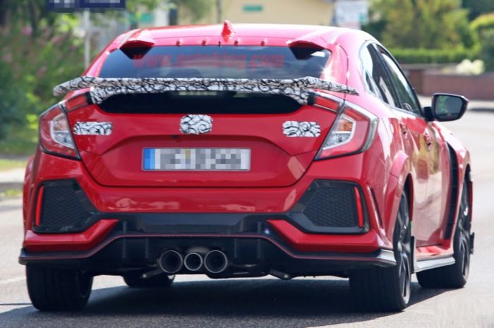 Honda Civic Type R  dengan spoiler berukuran lebih kecil 