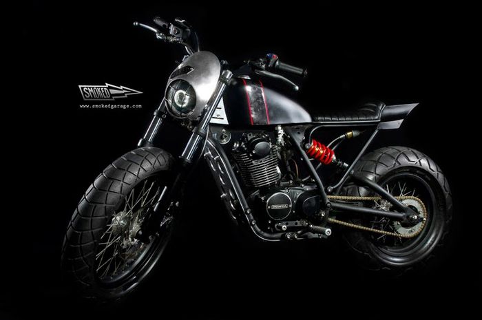 Honda CB100 'The Legend' Flat Tracker garapan Smoked Garage
