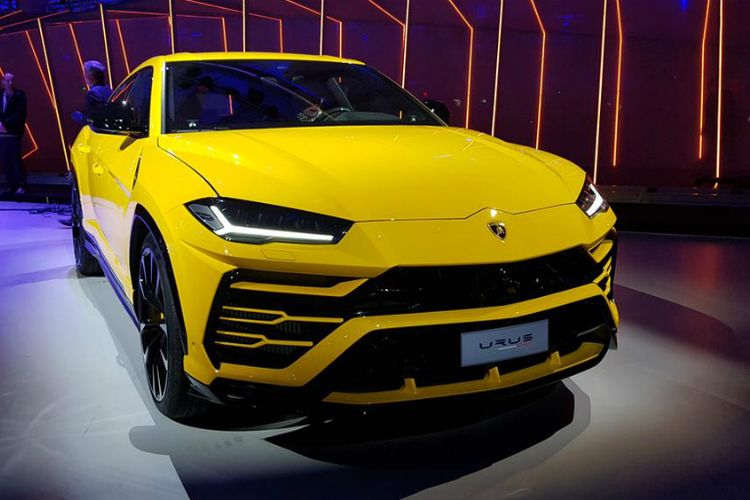 Lamborghini Urus салон подсветка