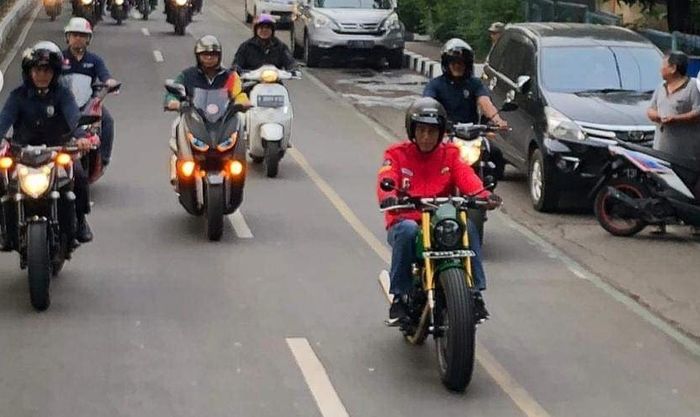 Jokowi naik motor custom baru