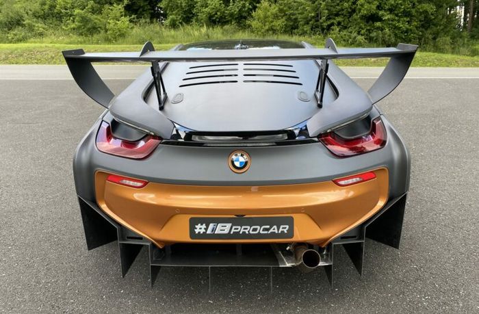 GT wing yang terispirasi dari mobil balap BMW M1 Procar