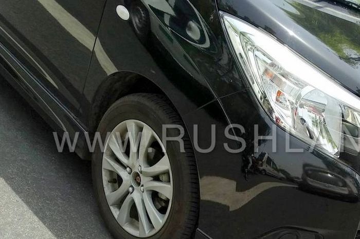 Spy shoot mobil misterius di jalanan