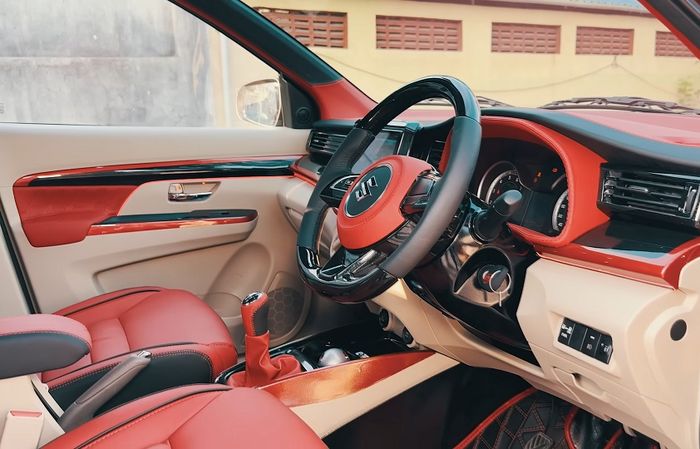 Tampilan kabin modifikasi Suzuki Ertiga dibikin lebih keren dan mewah