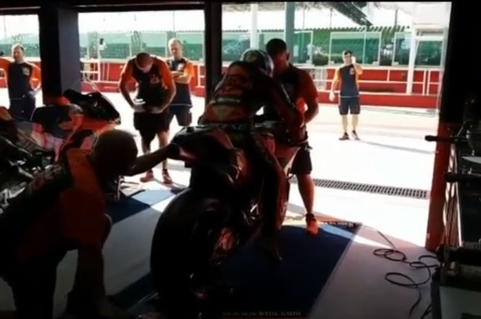 Pol Espargaro akan memulai balapan dari pitlane