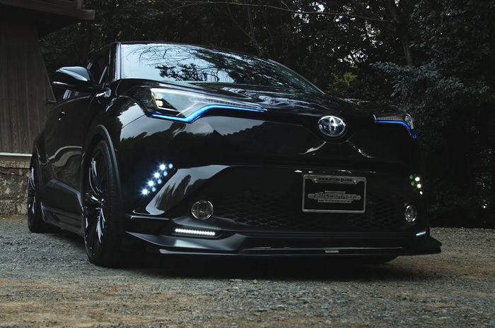 Modifikasi Toyota C-HR Hybrid tampil misterius dan kandas