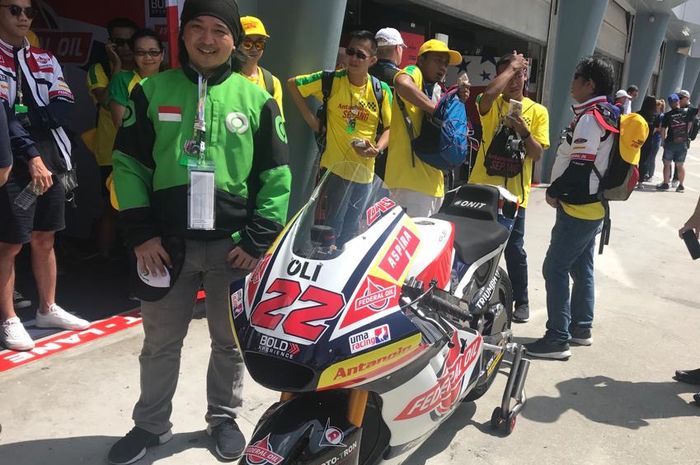Alfand Ronald. Driver ojek online yang beruntung bisa menikmati suguhan MotoGP Malaysia 2019 dari cara yang berbeda