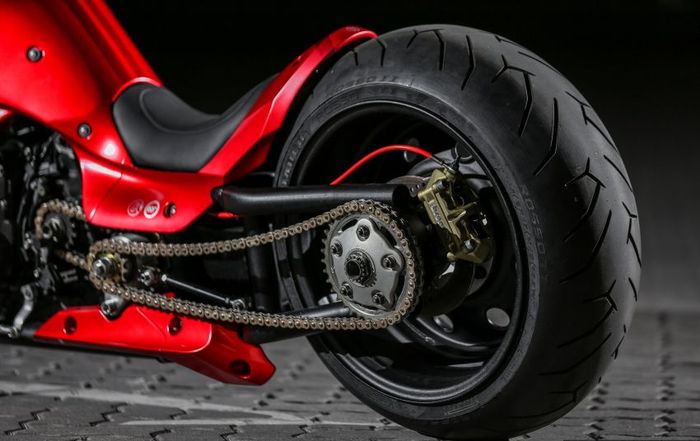 Ban belakangnya besar banget cuy! ukuran 240/45-17