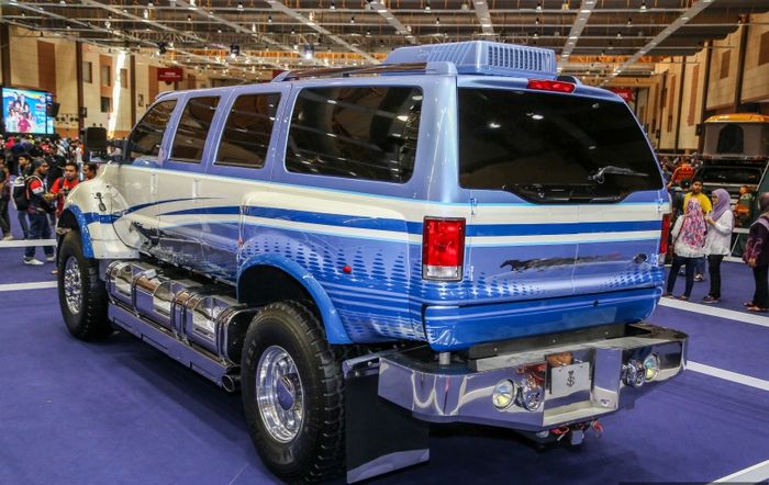 Tampilan belakang  Ford F-650 Super Truck milik Sultan  Johor