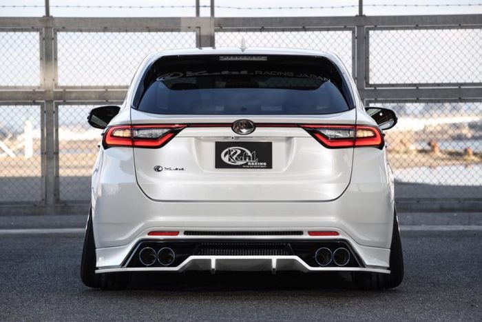 Toyota Harrier dengan body kit dan camber negative