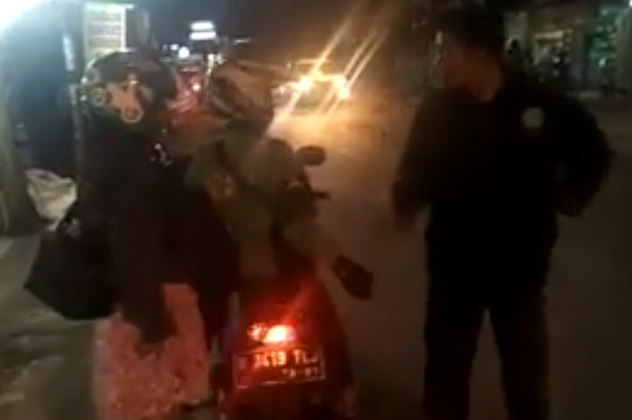 Driver ojol di stop peria yang mengaku penegak peraturan ojek pengkolan