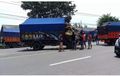 Anak Punk Stop Truk Sembarangan Picu Kecelakaan. Sopir Luka Parah