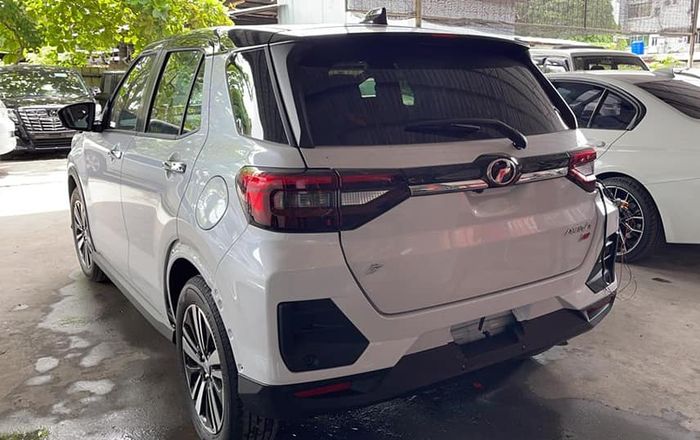 Tampilan belakang Daihatsu Rocky berubah menjadi Toyota Rice