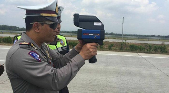 Polisi Lantas di jalan tol bakal dilengkapi dengan speed gun untuk mengukur kecepatan pengguna tol