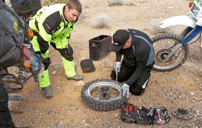 Siapkan peralatan bongkar-bongkar