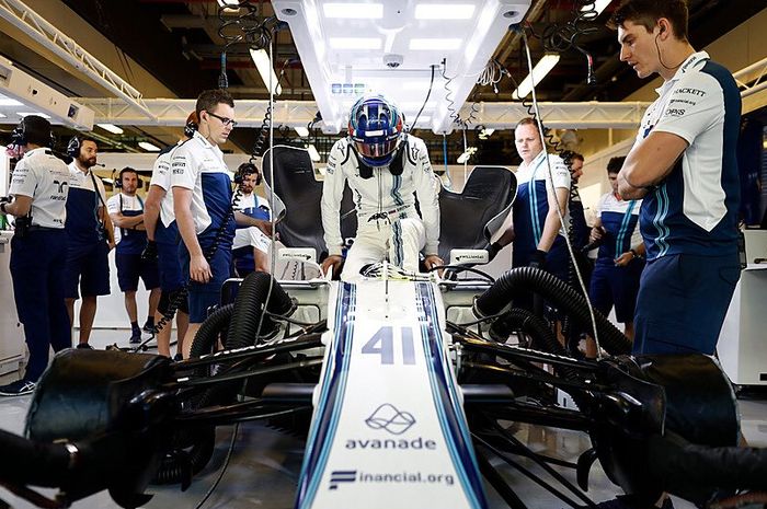 Sergey Sirotkin bersama tim Williams saat mengikuti tes setelah akhir musim balap F1 2017 di Abu Dhabi