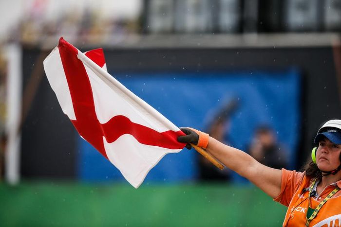 Bendera putih dengan garis merah