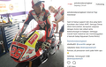 Pose Dimas Ekky Nyemplak Motor di Moto2 Malaysia, Netizen Penasaran pada Helmnya