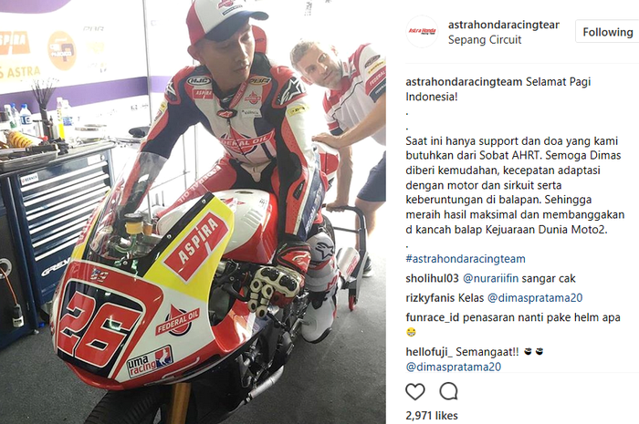 Pose Dimas Ekky hari Jumat (27/10/2017) di motor yang dipakainya pada kelas Moto2 di Sepang, Malaysia
