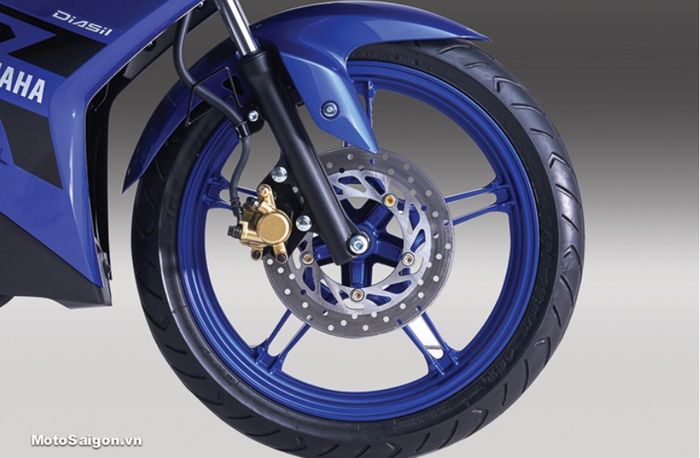 Ukuran ban depan versi facelift lebih bessar