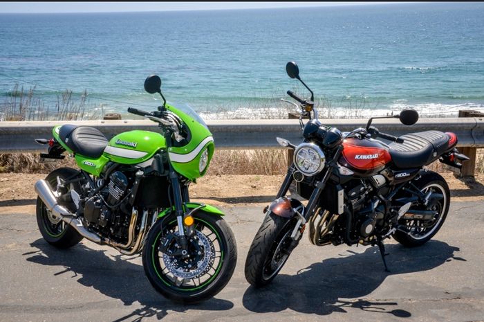 Kawasaki Z900RS Cafe (kiri) dan Z900RS (kanan)
