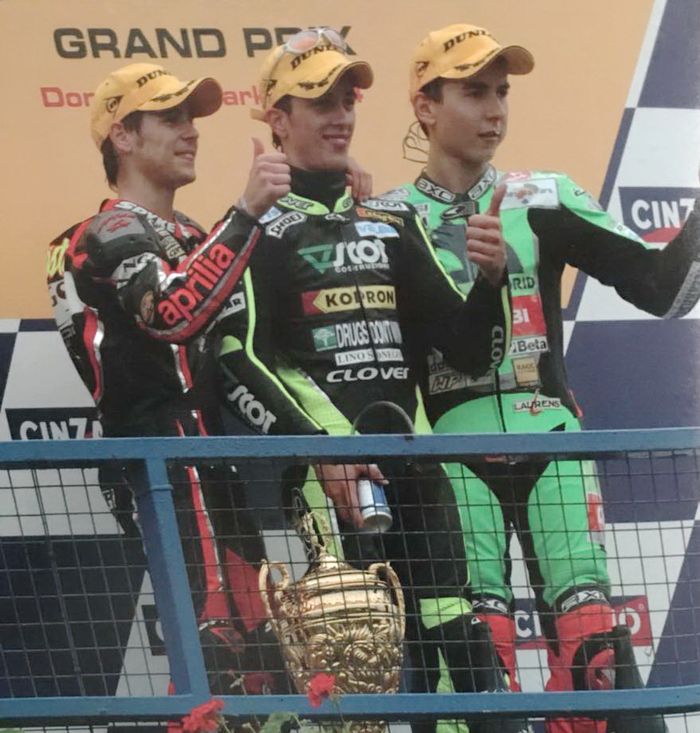 GP 125 cc Inggris tahun 2004, Andrea Dovizioso (tengah) disebut Jorge Lorenzo (kanan) menang mudah atas Alvaro Bautista