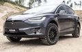 Sangar, Mobil Listrik Tesla Berubah Gaya Mirip Mobil Batman Versi Off-Road