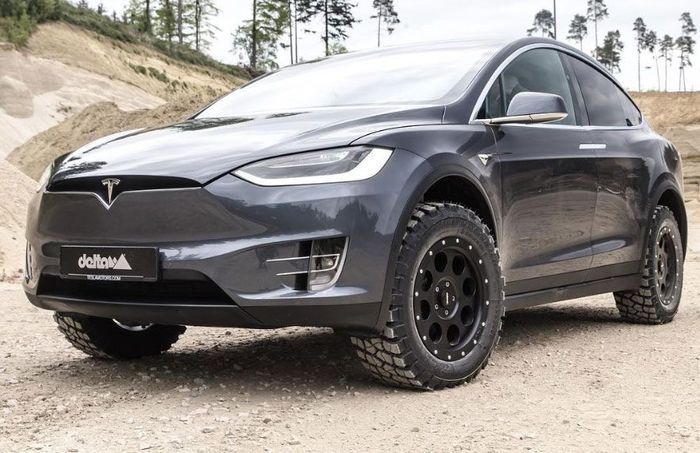 Modifikasi Tesla Model X bergaya off-road