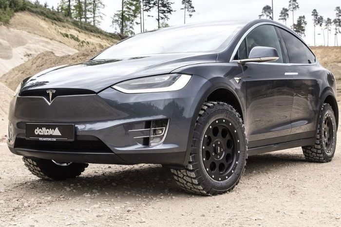 Modifikasi Tesla Model X bergaya off-road