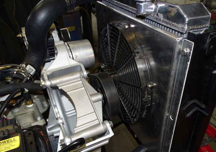 Radiator mesin V8