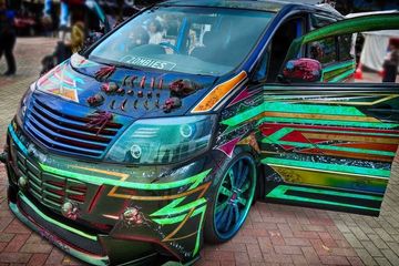 Toyota Alphard Lama Nyentrik Bodi Full Airbrush, Banyak Tengkoraknya