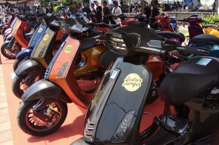 Dewata Scooter Club merayakan ulang tahun ke-23 di Lapangan Astina Gianyar, Bali