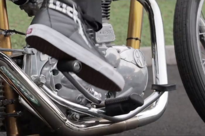 Jokowi memilih sepatu lansiran Vans