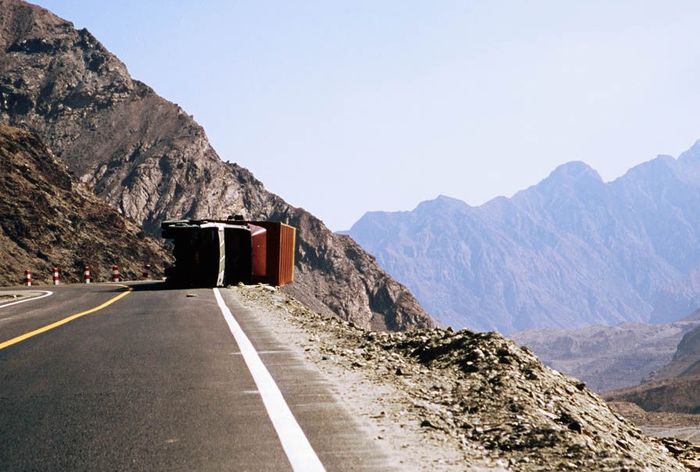 Karakoram Highway  menghubungkan Pakistan dan Tiongkok barat